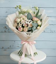 Букет цветов из:  Розы и Лизиантусы в Новой Трехгорке