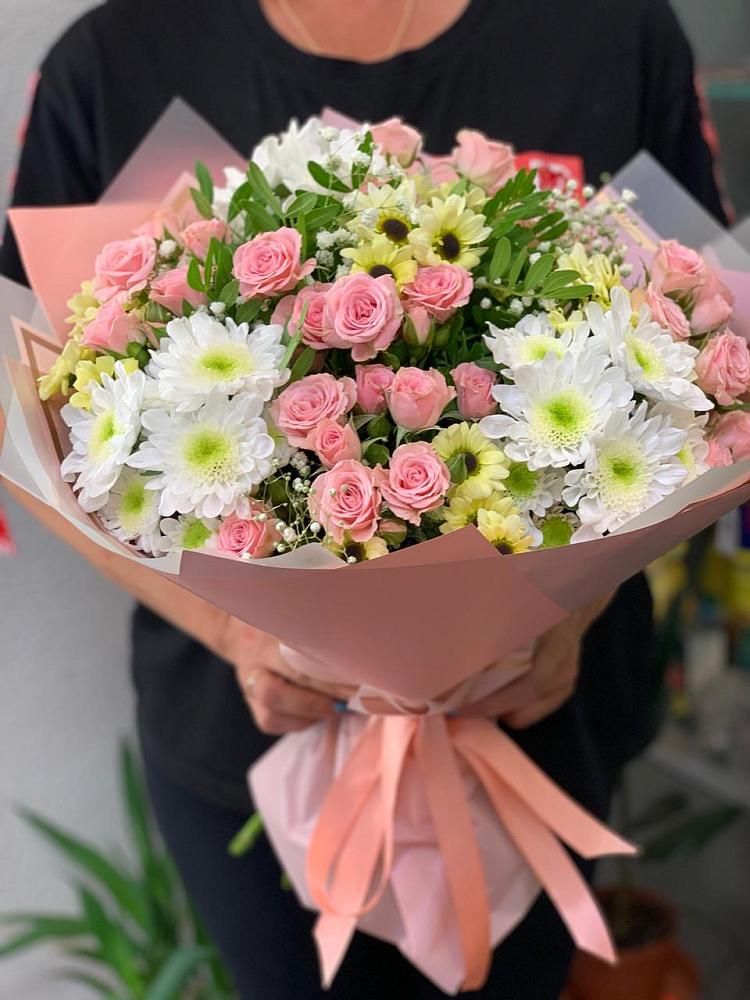 Букет цветов из: Розы и Хризантемы в Новой Трехгорке