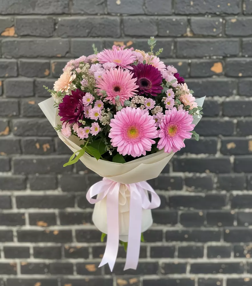 Букет цветов из: Герберы и Хризантемы в Новой Трехгорке