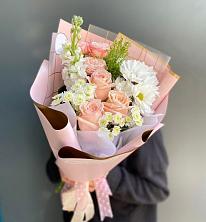 Букет цветов из:  Хризантемы и Розы в Новой Трехгорке