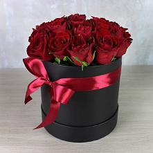 Цветочная композиция из Розы в шляпной коробке в Новой Трехгорке