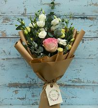Букет цветов из:  Розы и Лизиантусы в Новой Трехгорке