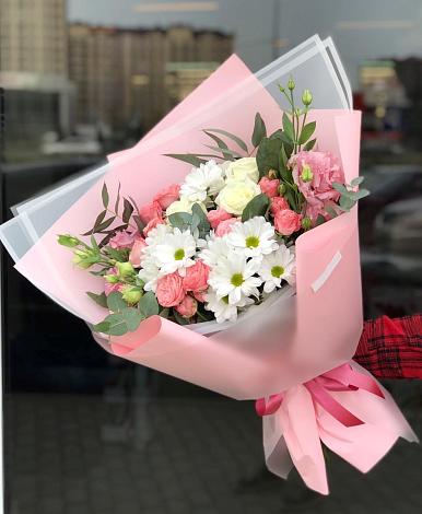 Букет цветов из: Розы, Лизиантусы и Хризантемы в Новой Трехгорке